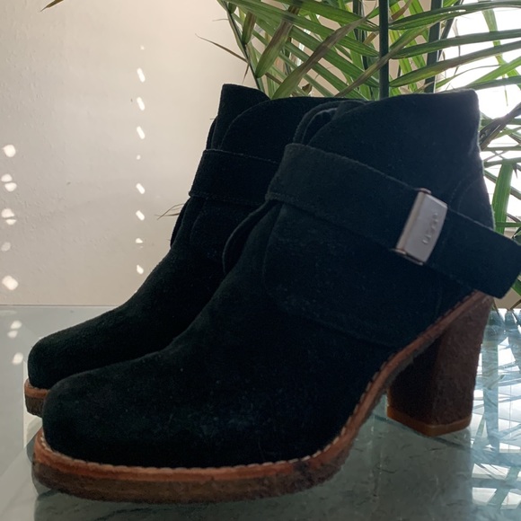 UGG Brienne Booties - S/N 3212 - Picture 9 of 12